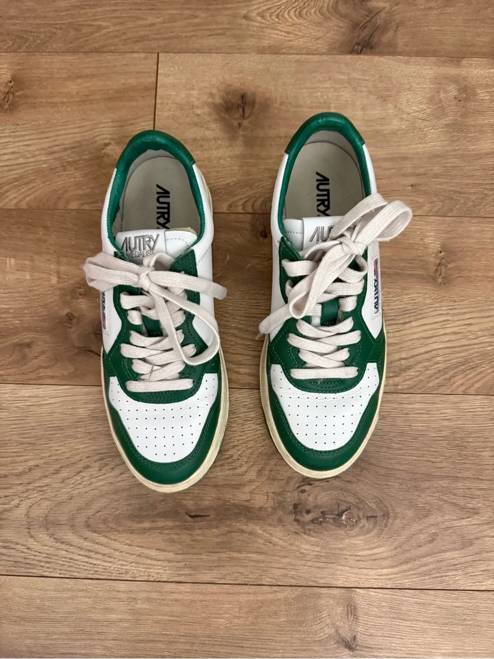 Autry Low-Top Sneakers in White and Green – Women's Casual Trainers